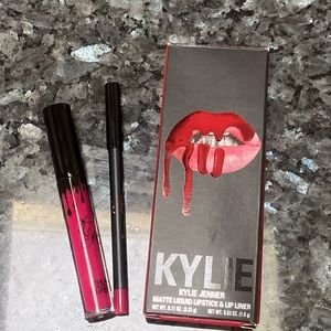 New Kylie "Bad Lil Thing" Lip Kit, Matte - Valentine